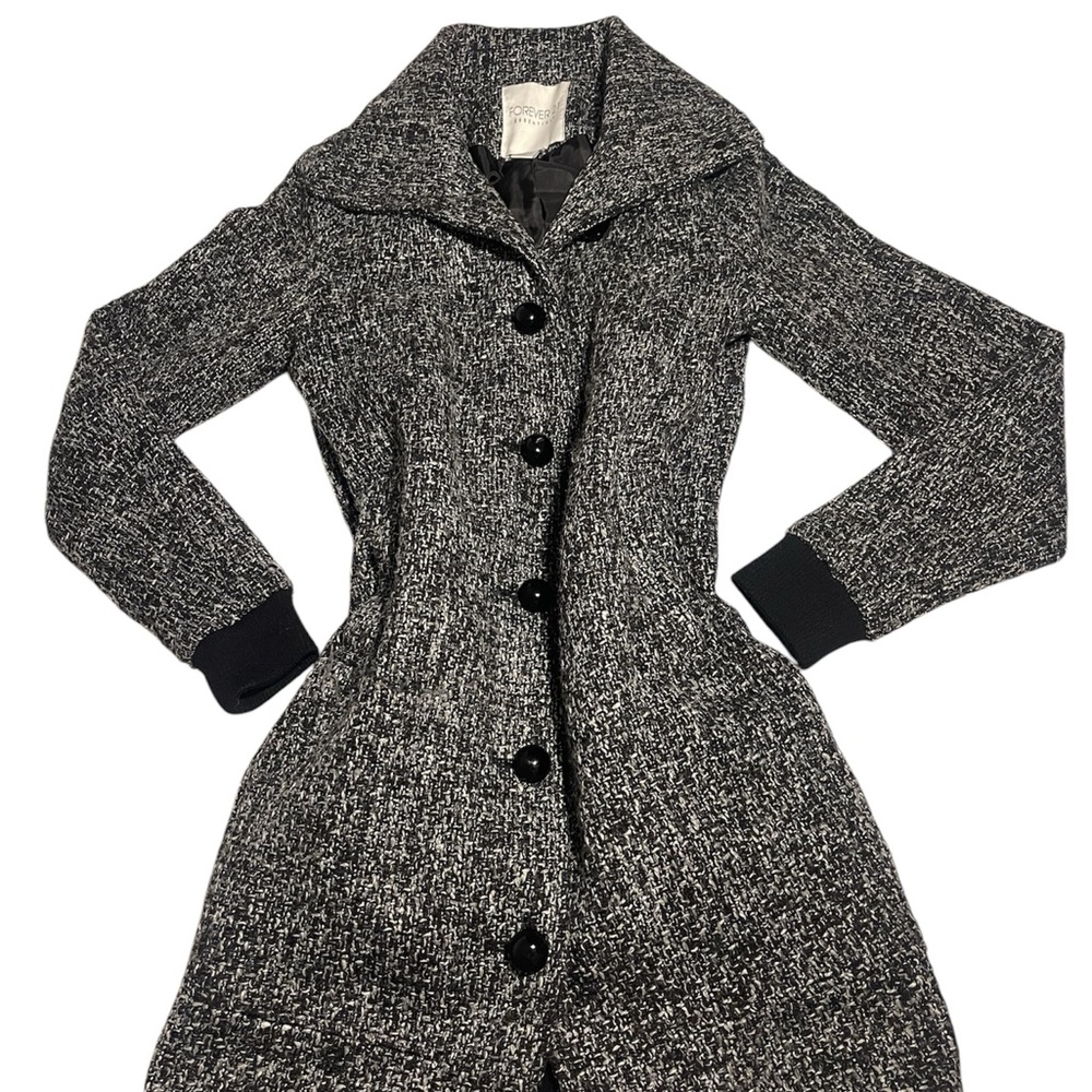Vintage Chic Black and            White Tweed Coat
